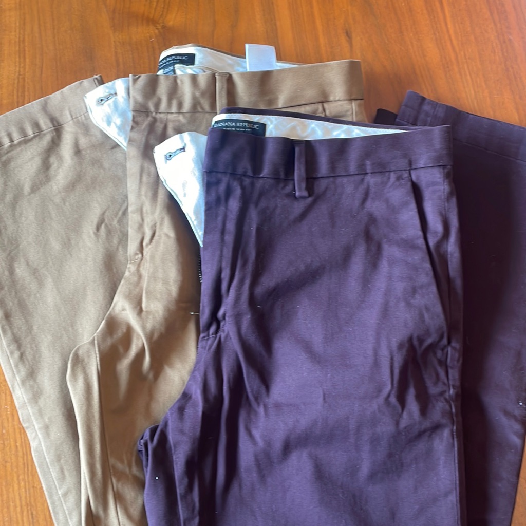 Banana Republic Chinos. Size 33x34. Style: Aiden. Great Condition.